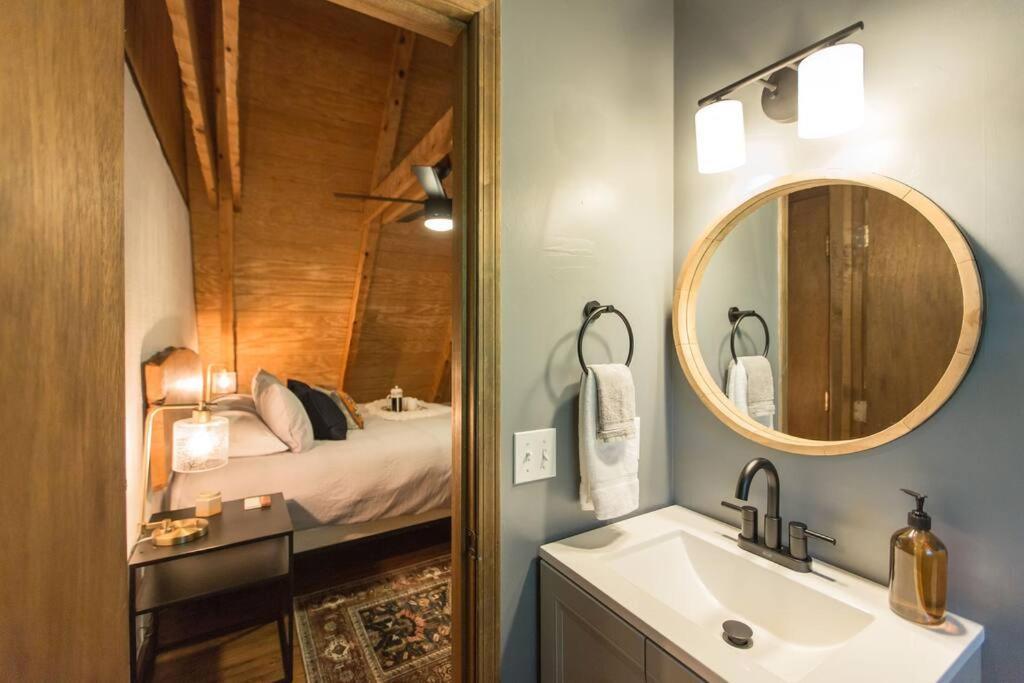 Southern Oak Cabin - Newly Remodeled - Close To All Attractions Сев'єрвілл Екстер'єр фото