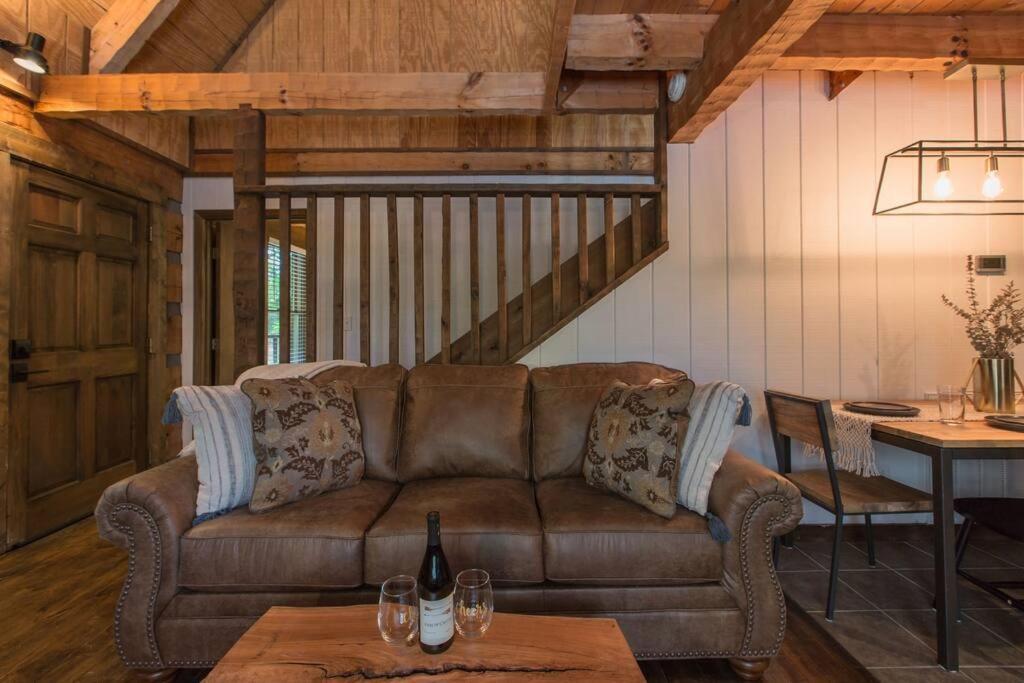 Southern Oak Cabin - Newly Remodeled - Close To All Attractions Сев'єрвілл Екстер'єр фото